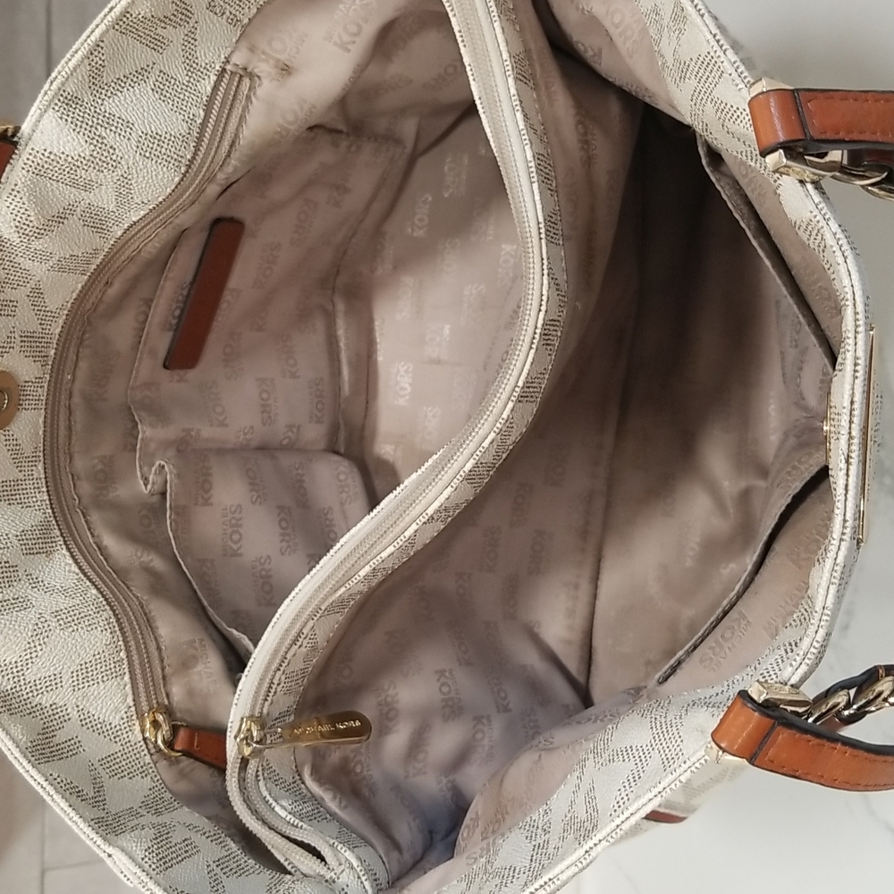 Sold! MICHAEL Michael Kors Harper Signature Cream Shoulder Handbag Tote - Picture 7 of 13